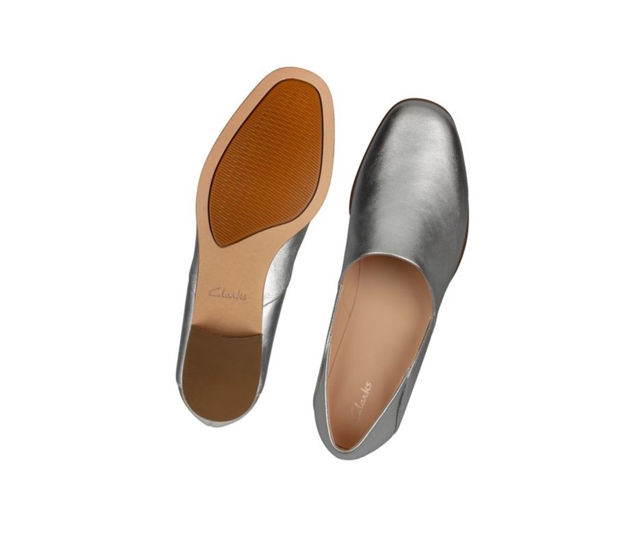 Femme Chaussures Slip On Clarks Pure Tone Cuir Larges Fit Argent Metal - france HVI-08532611